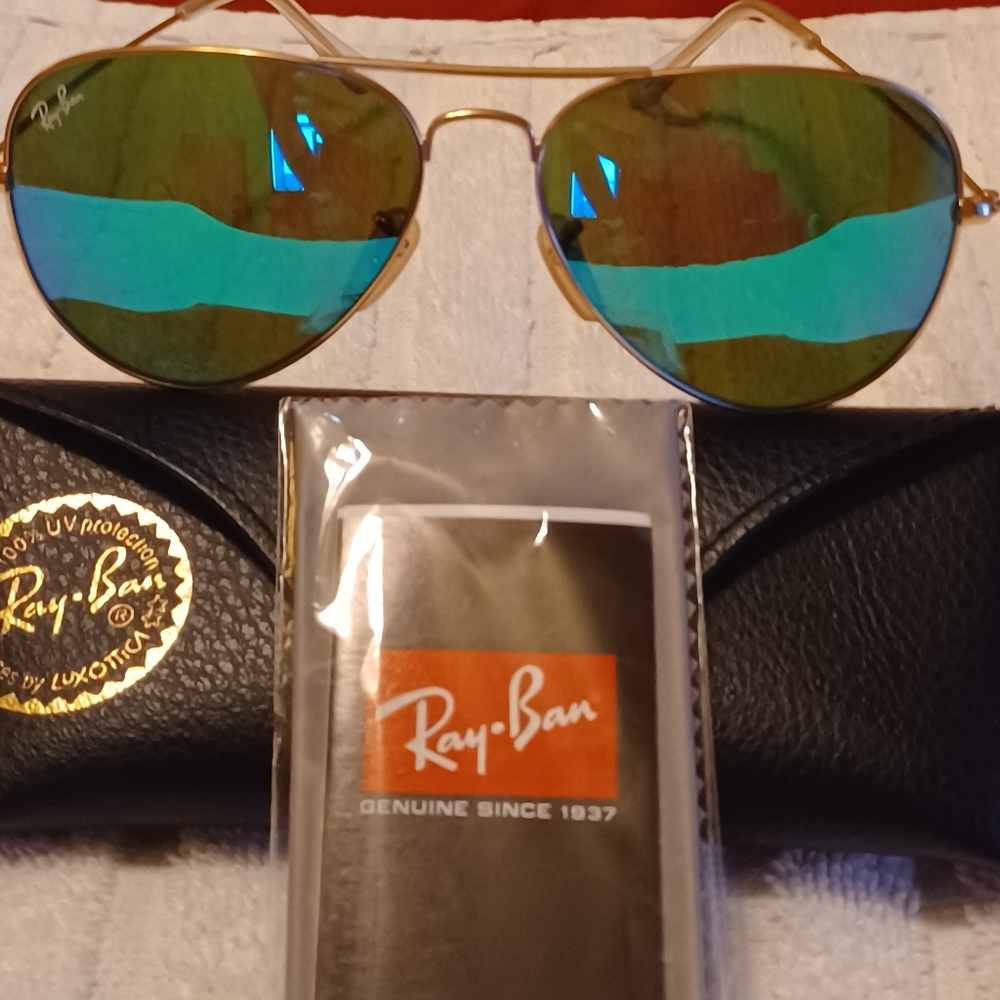 RAY-BAN. WOMENS OR MAYBE UNISEX BRAND NEW RB3025.MIRRORED AVAITITOR SUNGLASSES
